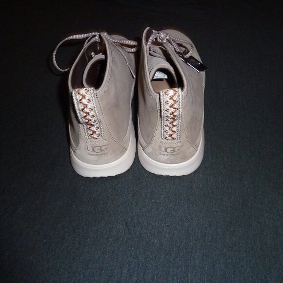 Ugg Mens Freamon Waterproof Chukka Boot. Taupe (tan/gray) color. Excellent used - Picture 8 of 14